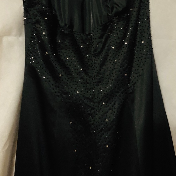 Black halter neckline backless beaded formal dress - Picture 3 of 7